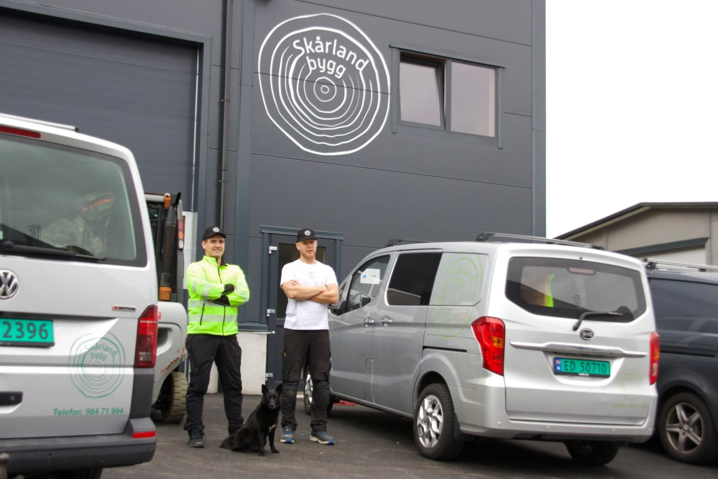 Sveinar Skaarland med elghunden Jippi