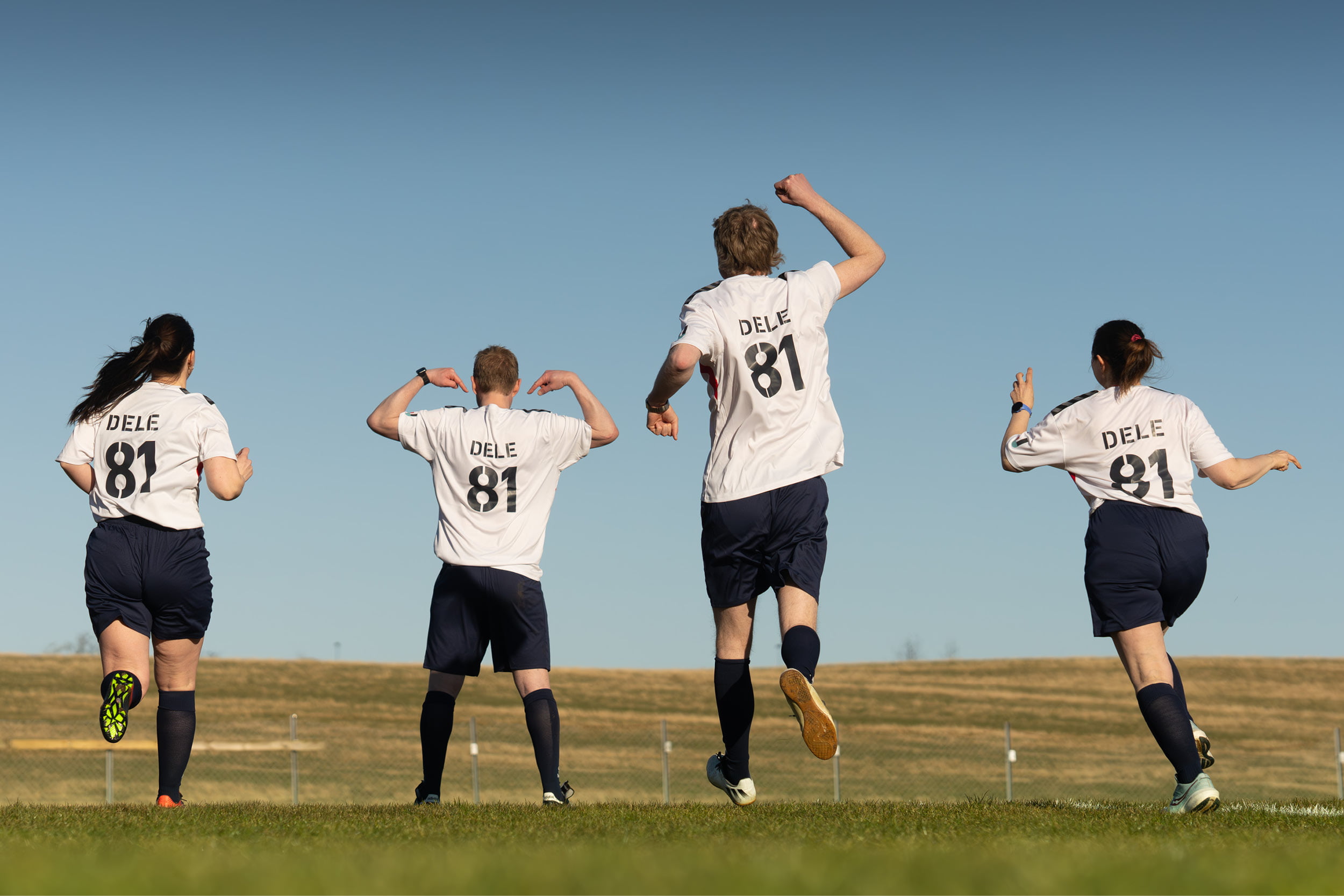 Ansatte i Jæren Sparebank feirer at vi får dele ut 81 millioner i kundeutbytte. 